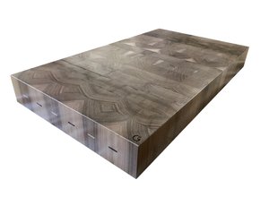 XXL gespiegeld kops houten hakblok op maat met inlegwerk